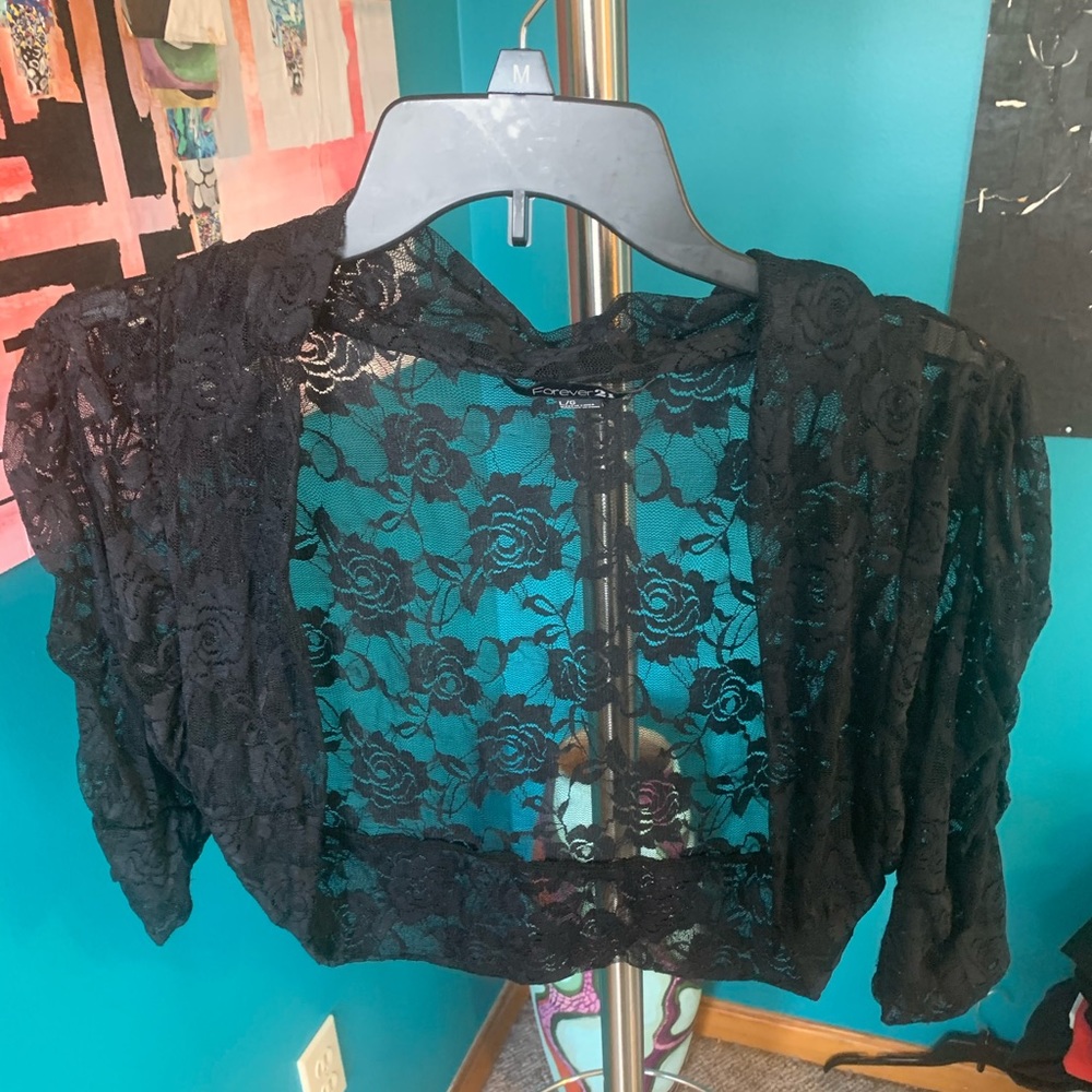 Forever 21 black lace floral cropped top. Large